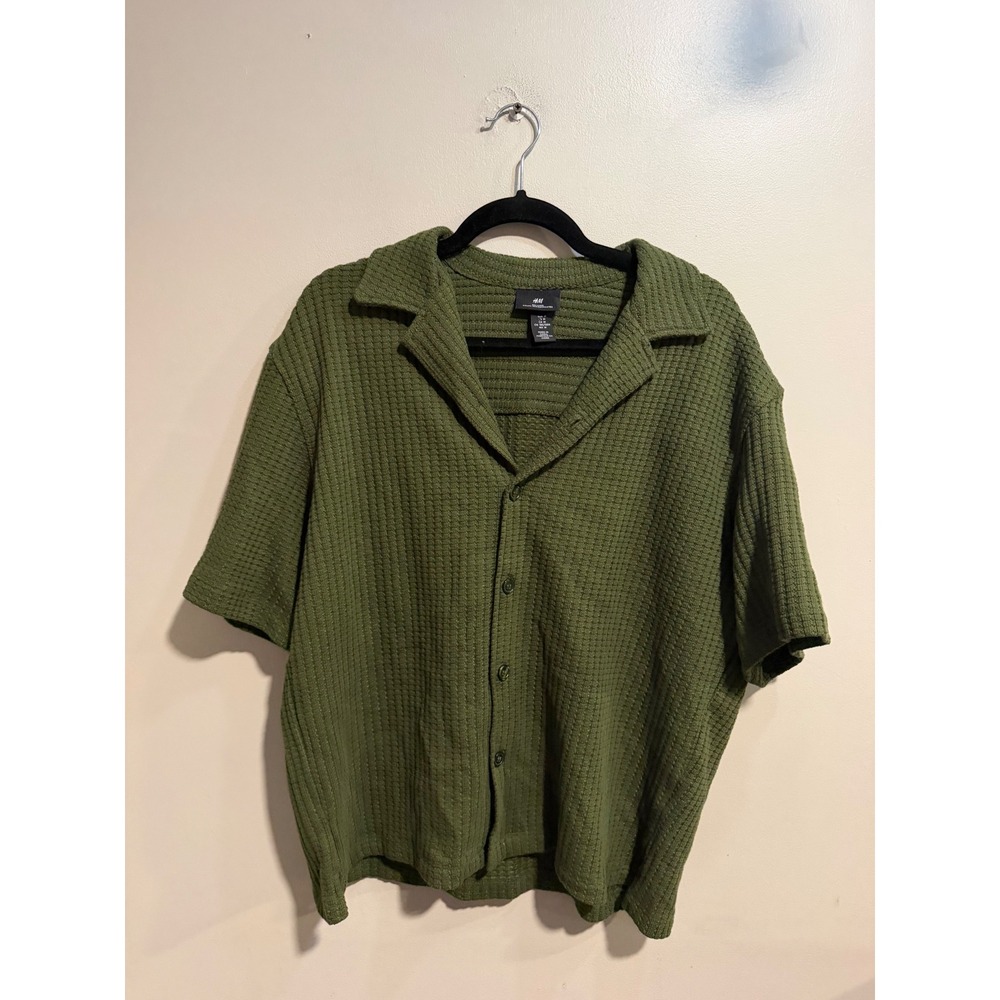 H&M Relaxed Fit Waffle Knit Button Down Shirt Olive Green Short Sleeve Medium
